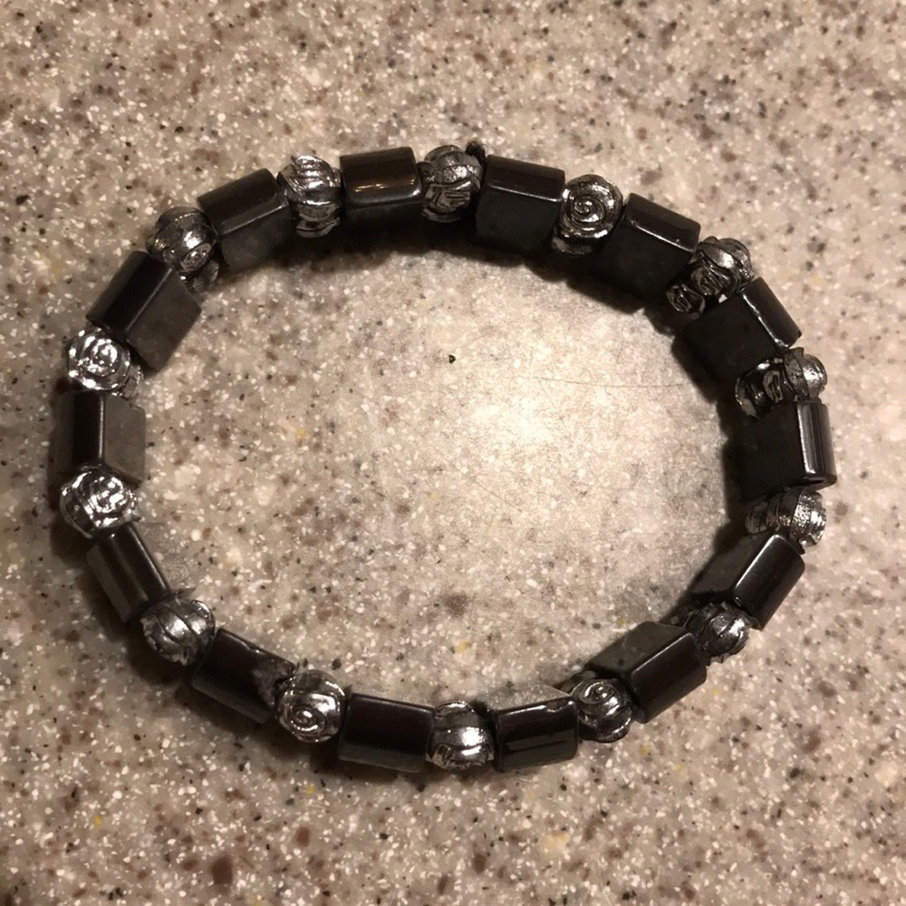 Stretchy silver and black metallic bracelet